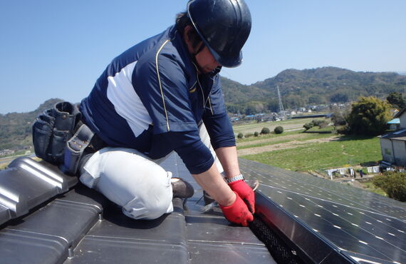 熊本の太陽光発電パネルのハトの巣対策なら、アクト環境へ